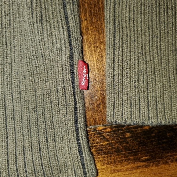 Levi's green sweater with crem shoulder patches Large - Picture 5 of 12